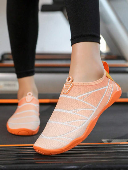 زوج من أحذية المياه الخفيفة