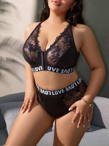 مجموعة ملابس داخلية من قطعتين كبيرة الحجم مرقعة بالدانتيل