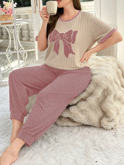 طقم بيجامة قطنية ناعمة ذات أكمام قصيرة بطباعة فراشة وشريط ملون في الخصر وبنطال، مقاس كبير الحجم