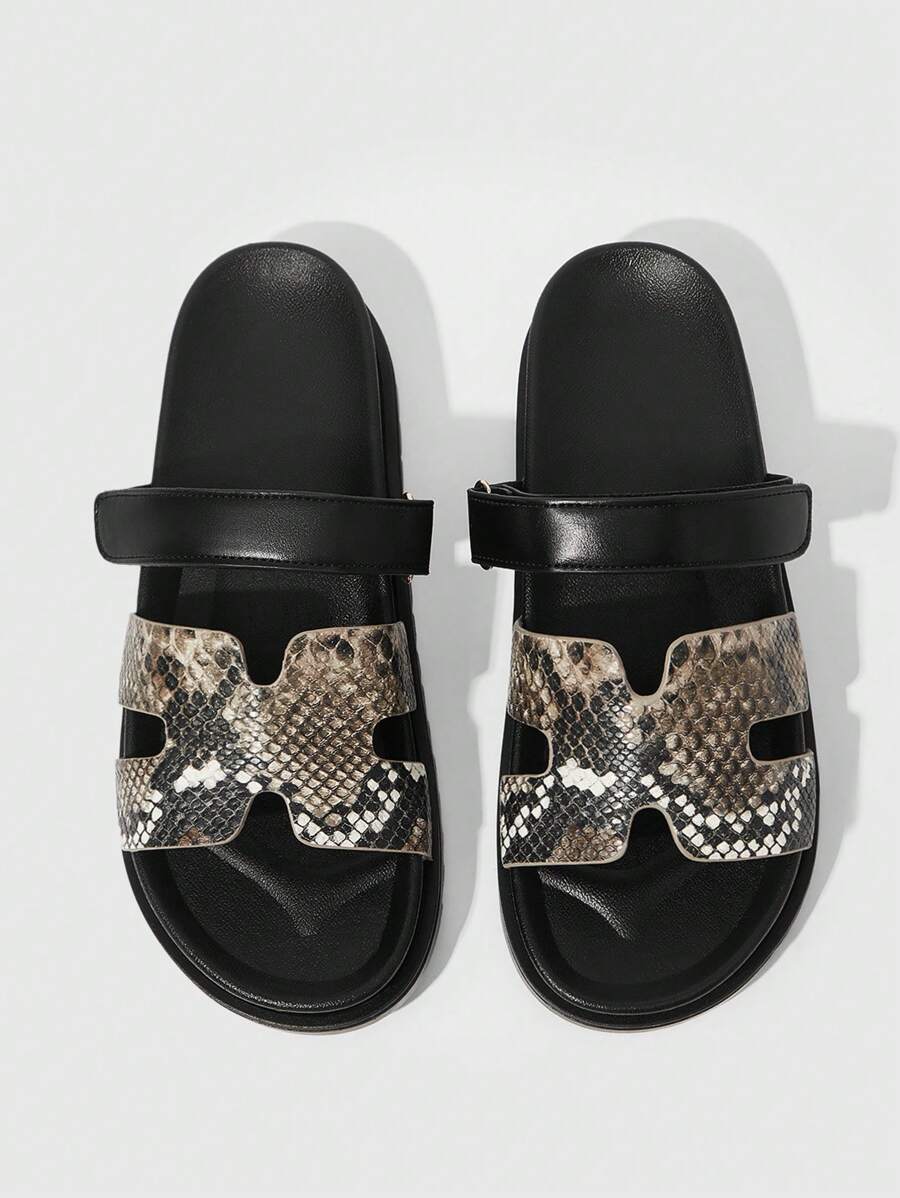 صنادل نسائية مسطحة موضة الصيف