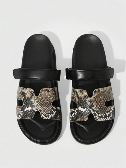 صنادل نسائية مسطحة موضة الصيف