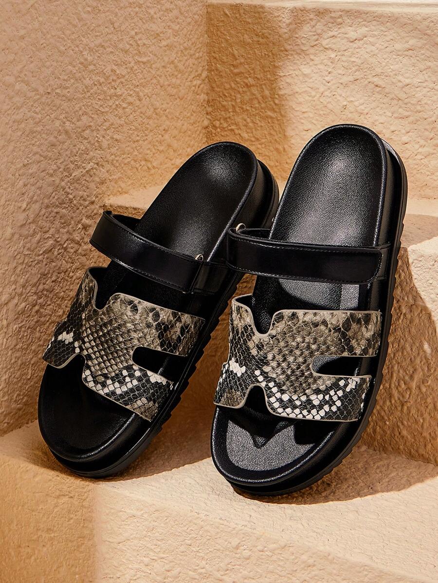 صنادل نسائية مسطحة موضة الصيف