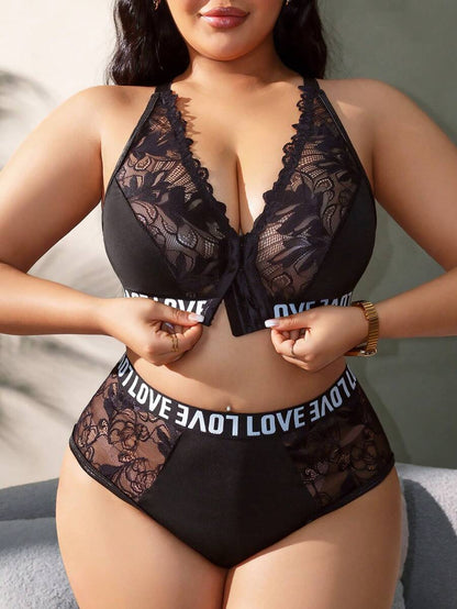 مجموعة ملابس داخلية من قطعتين كبيرة الحجم مرقعة بالدانتيل