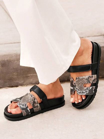 صنادل نسائية مسطحة موضة الصيف