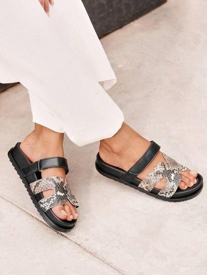 صنادل نسائية مسطحة موضة الصيف