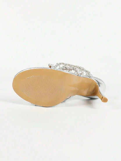 صنادل نسائية ذات كعب عالي رفيعة، بحزام على الشكل الأنيق