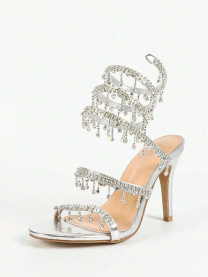 صنادل نسائية ذات كعب عالي رفيعة، بحزام على الشكل الأنيق