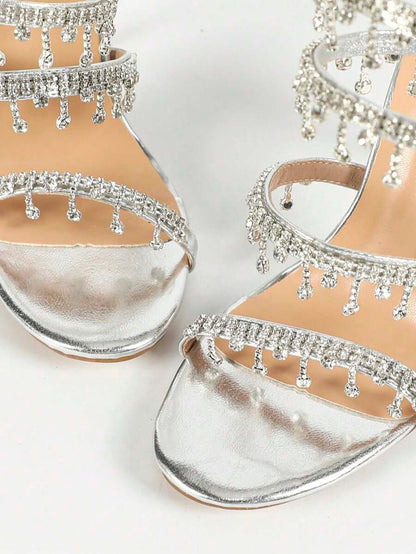 صنادل نسائية ذات كعب عالي رفيعة، بحزام على الشكل الأنيق