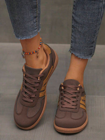 حذاء نسائي رياضي