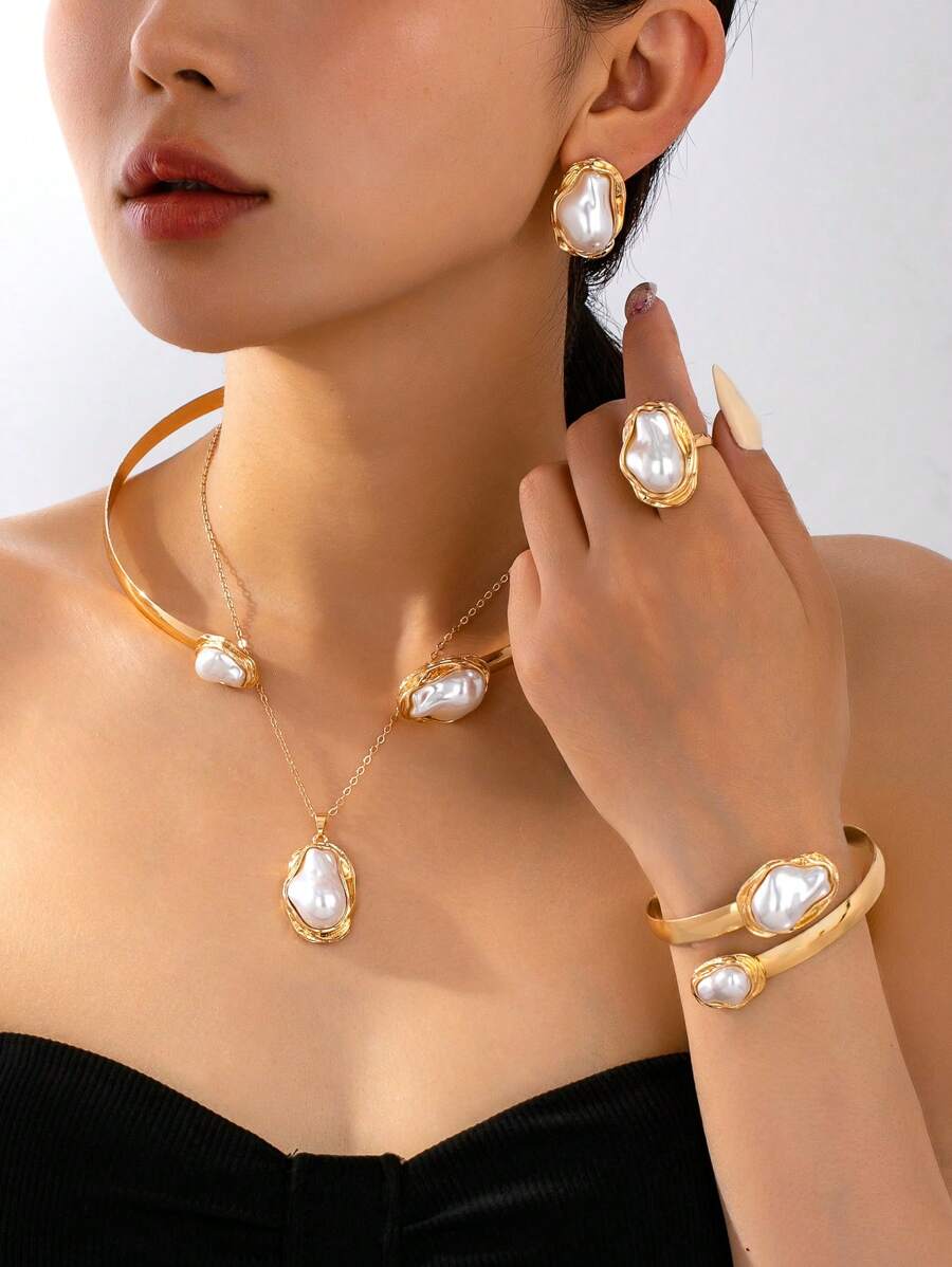 أطقم مجوهرات نسائية