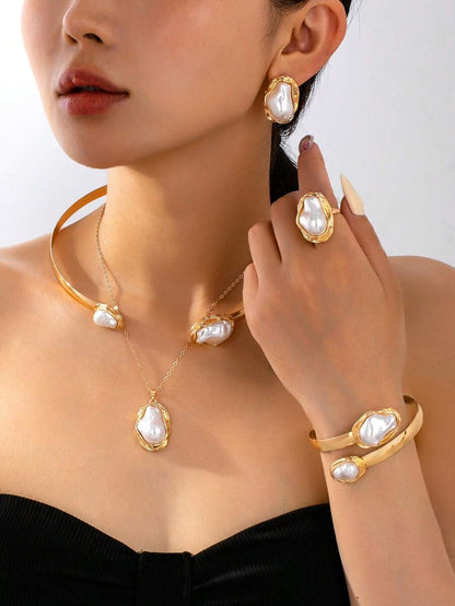 أطقم مجوهرات نسائية