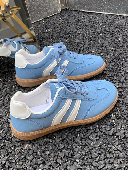 أحذية رياضية خارجية نسائية