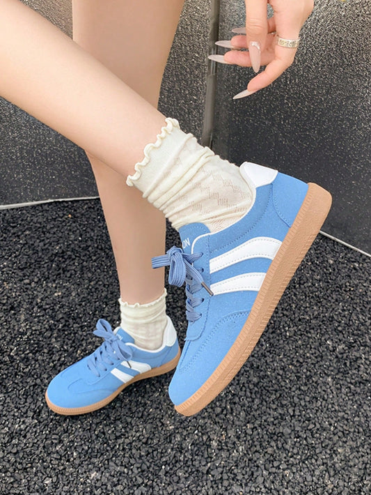 أحذية رياضية خارجية نسائية