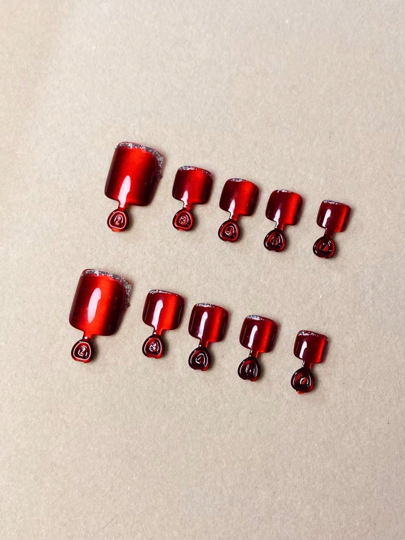 أظافر صناعية