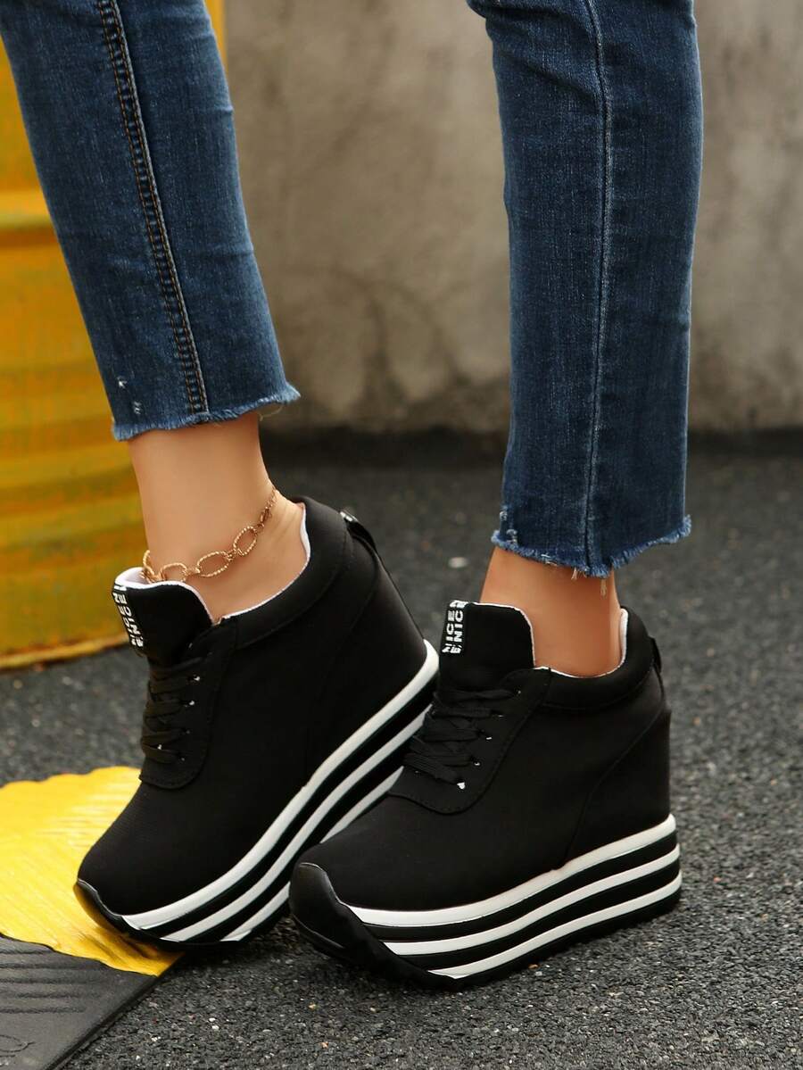 أحذية رياضية للنساء