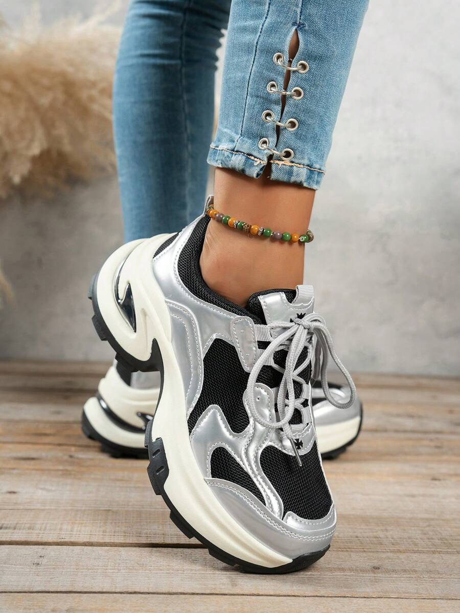 أحذية رياضية نسائية