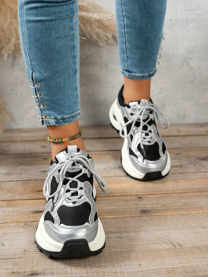 أحذية رياضية نسائية