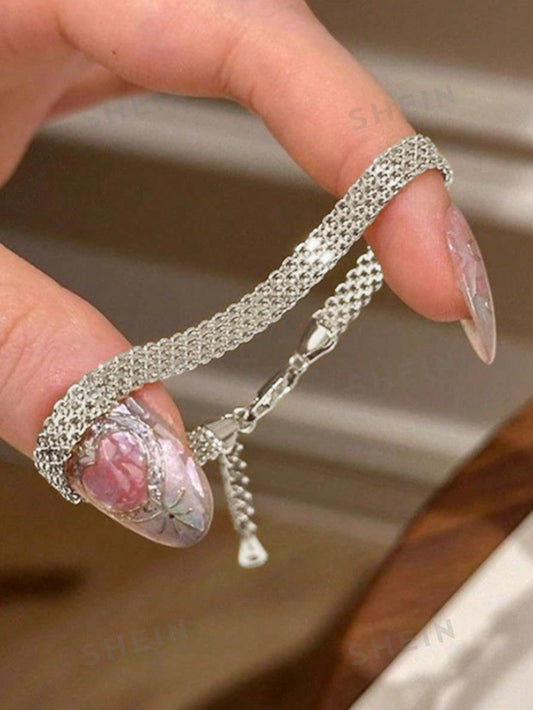 أساور نسائية