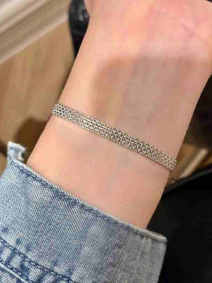 أساور نسائية