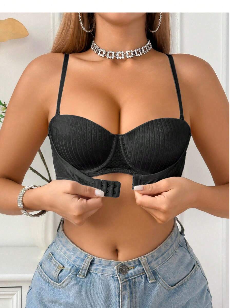 ملابس داخلية نسائية