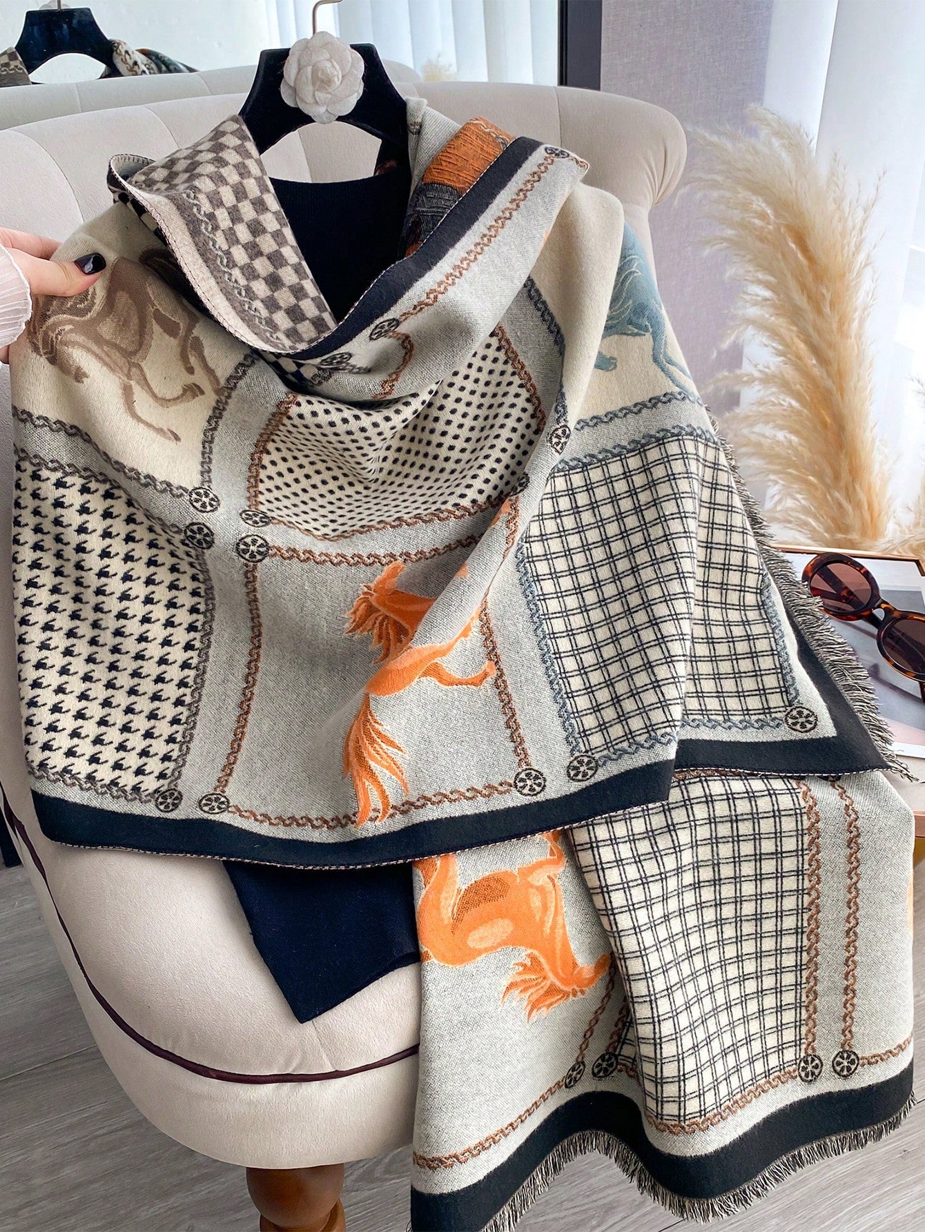 أوشحة نسائية وإكسسوارات أوشحة