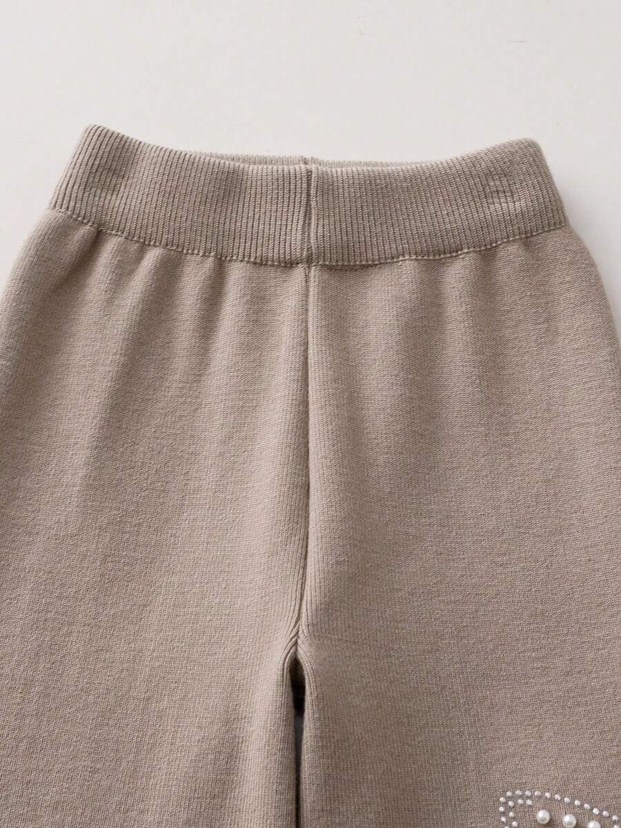 طقم طفلة صغيرة