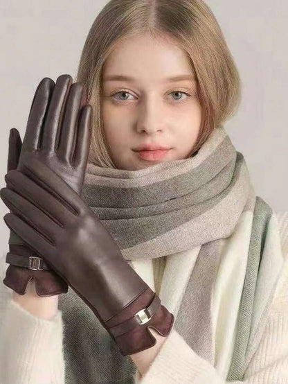 قفازات نسائية