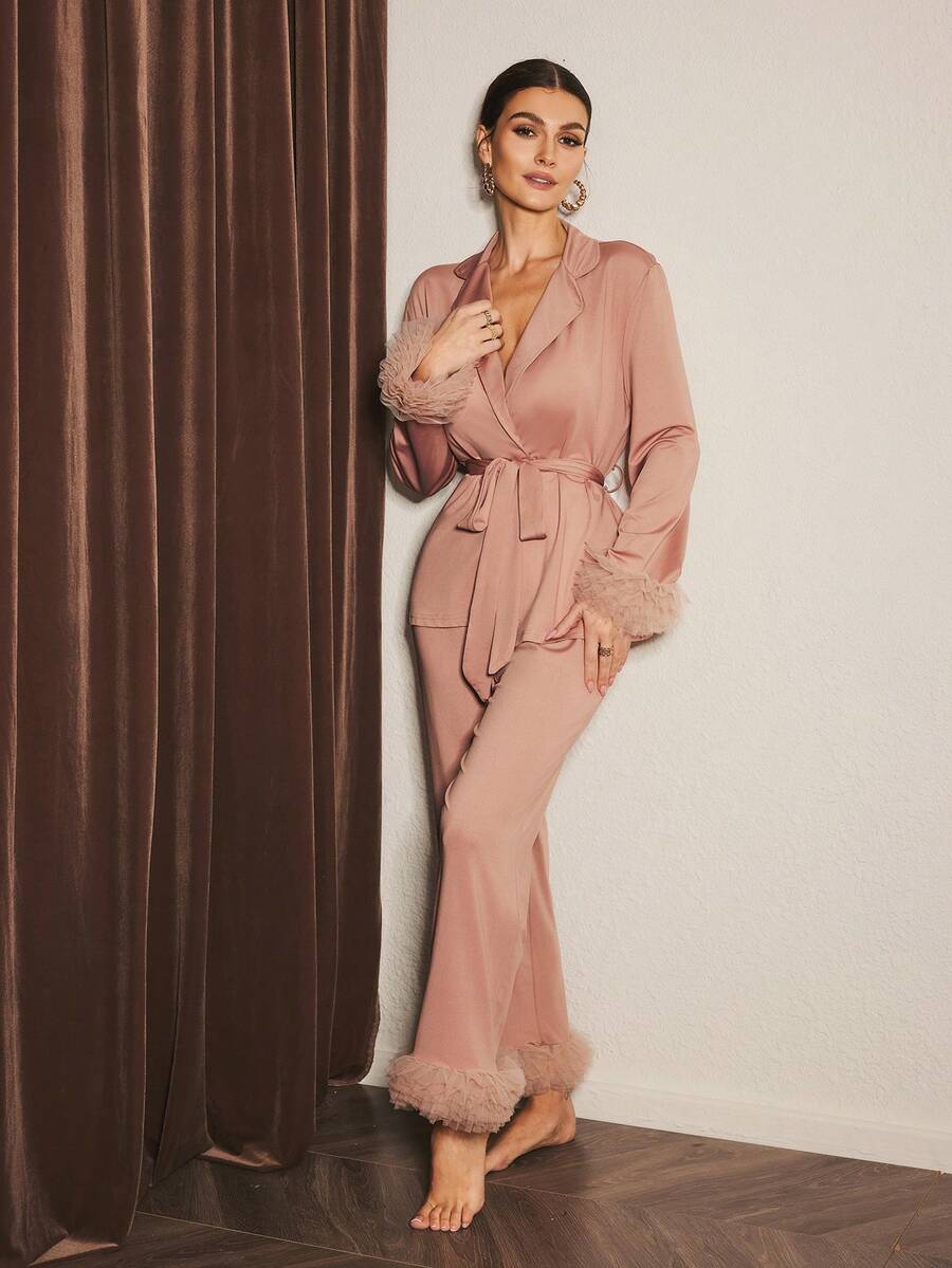 ملابس نوم نسائية