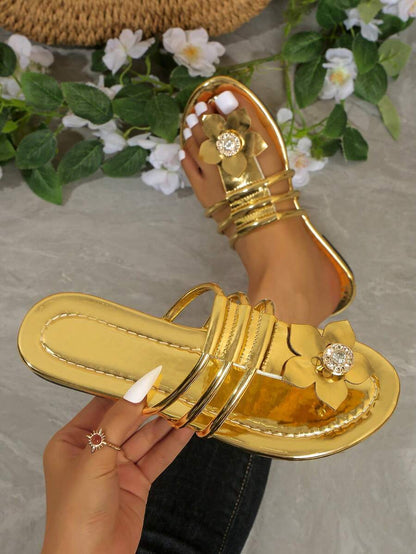 صنادل نسائي