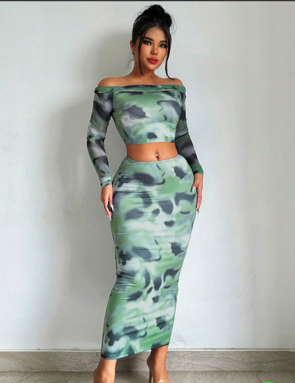 طقم بلوزة وتنورة طويلة بتصميم مطبوع راقي