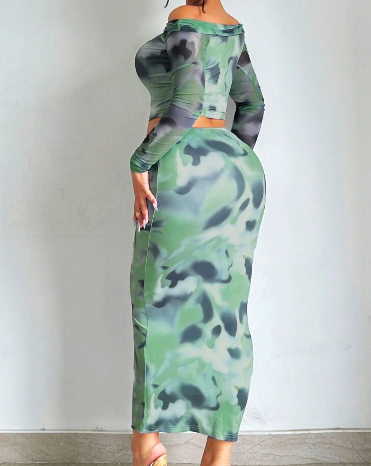 طقم بلوزة وتنورة طويلة بتصميم مطبوع راقي