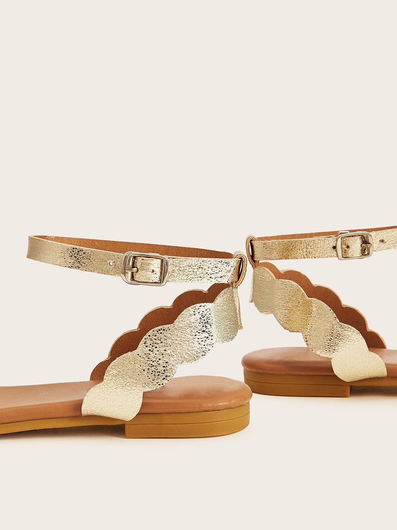 صنادل مريح بحافة مموجة معدنية