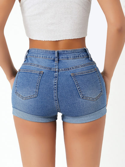 شورتات دينيم نسائية