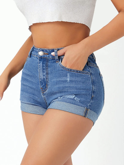 شورتات دينيم نسائية