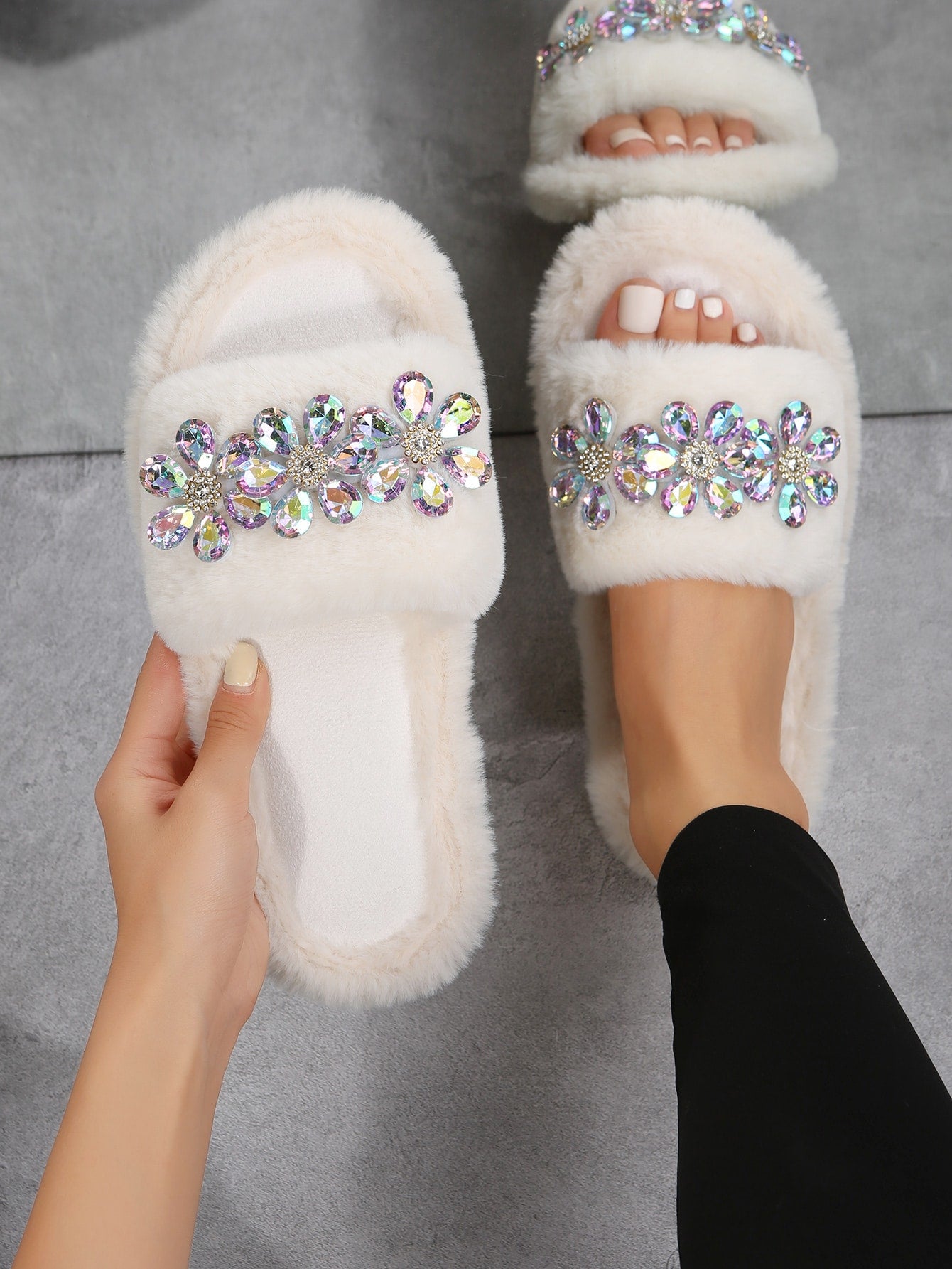شبشب نسائي مفتوح عند الأصابع مزين بحجر الراين على شكل زهرة ملونة، غير قابل للانزلاق في الداخل/الخارج، مريح ودافئ للارتداء اليومي