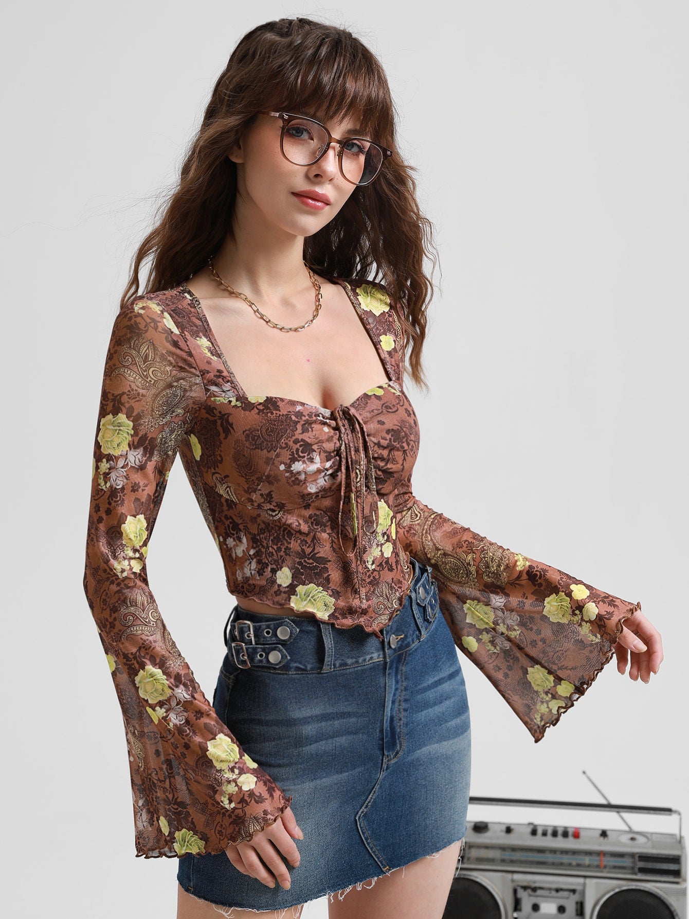 تي شيرت قصير طباعة الأزهار ربطة امامية اكمام منتفضة حافة منديل