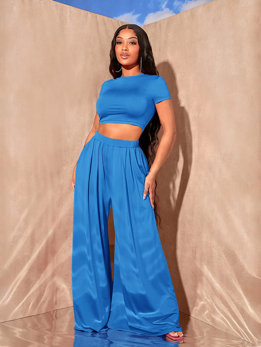 موحدة اللون لباس علوي قصير و بنطلون بساق واسع