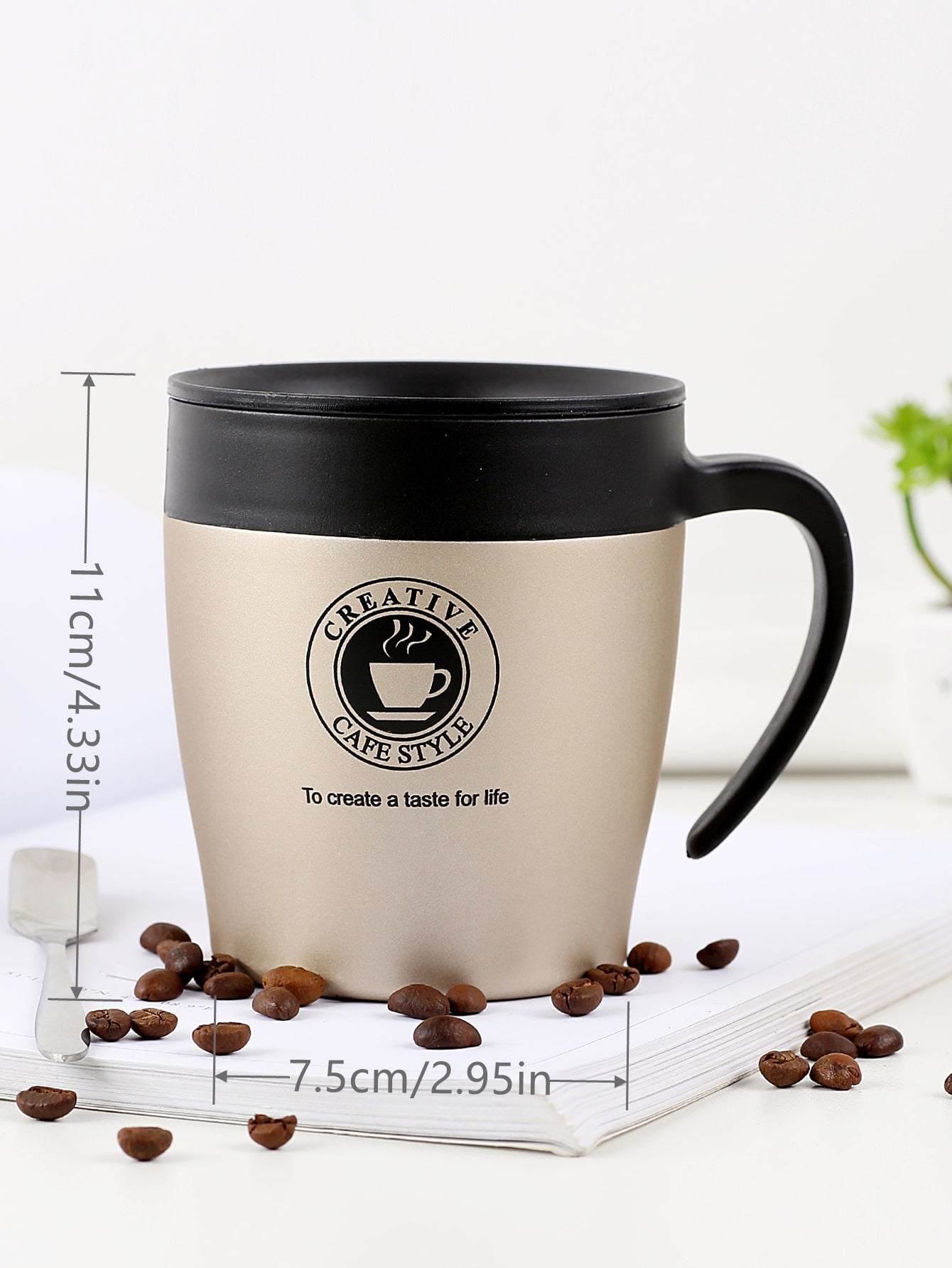 كأس محافظة الحر مع المقبض