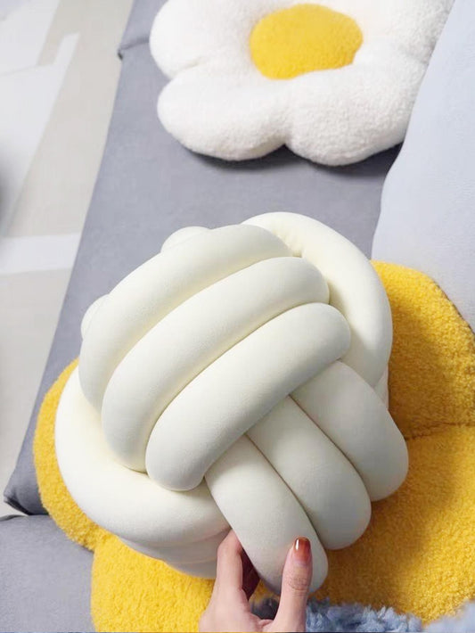 وسائد مزينة بتصميم هندسي قطعة واحدة