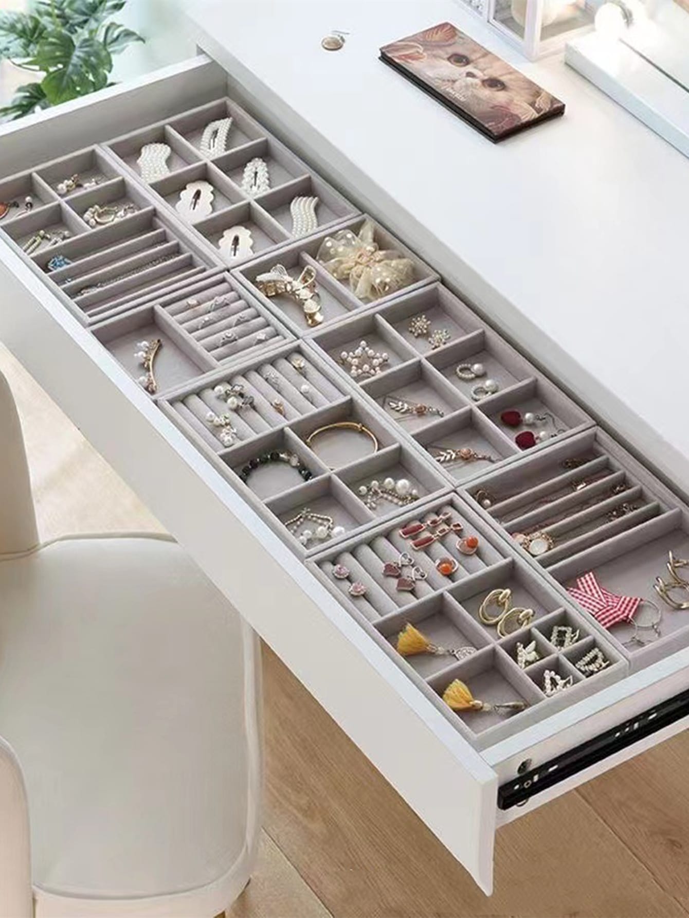 صندوق مجوهرات رمادي بسيط من الفيروغرا اللؤلؤي 1 قطعة ، منظم أقراط ، علبة مجوهرات مضادة للغبار بدرج, هدية للفالنتاين