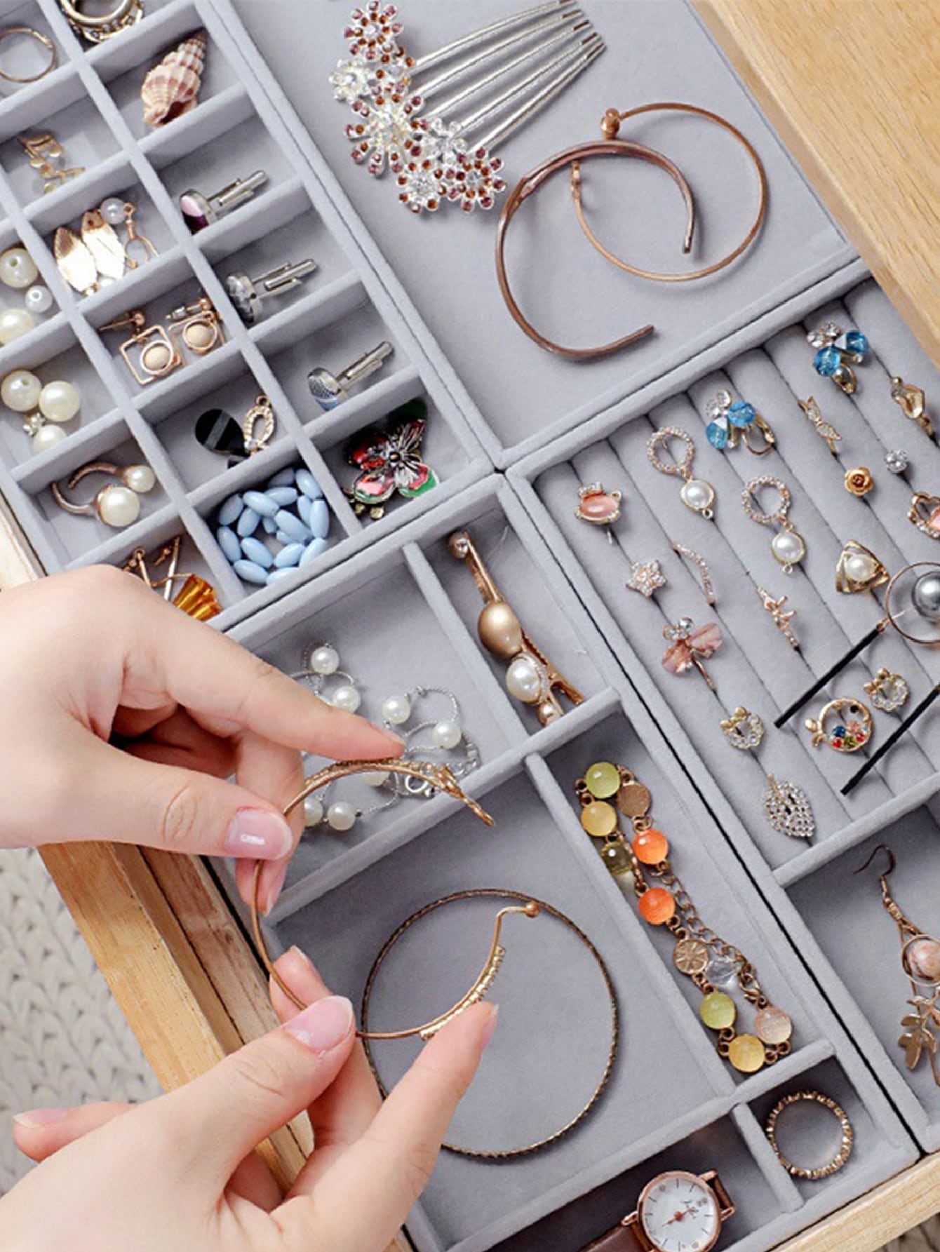 صندوق مجوهرات رمادي بسيط من الفيروغرا اللؤلؤي 1 قطعة ، منظم أقراط ، علبة مجوهرات مضادة للغبار بدرج, هدية للفالنتاين