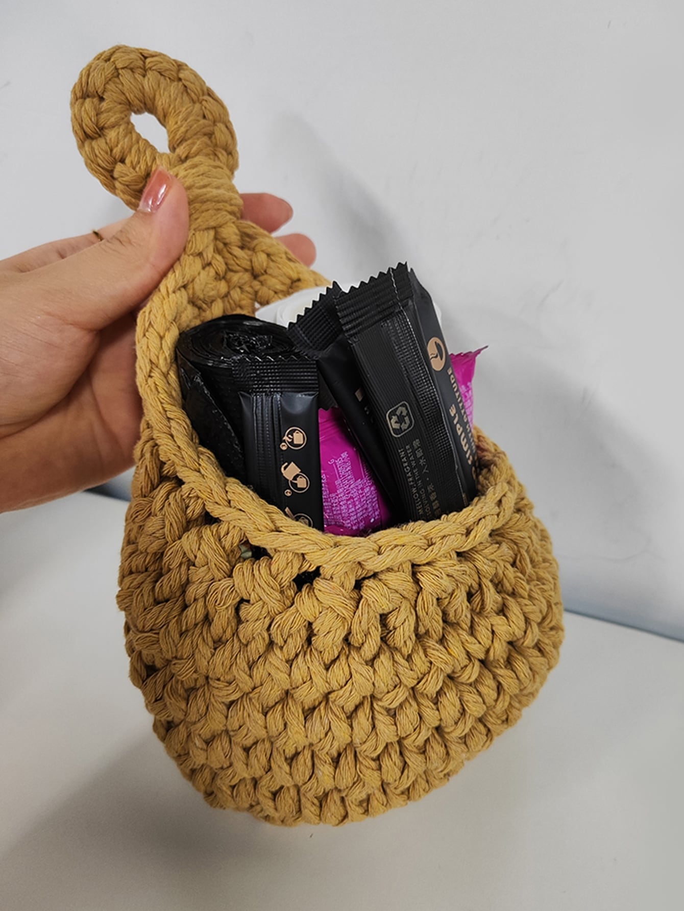 سلة معلقة جدران مضفرة على الطراز البوهيمي، سلة يدوية مضفرة للخضروات والفواكه في المطبخ لديكور بوهو في شكل دمعة للتخزين وزراعة النباتات وتنظيم الحاويات