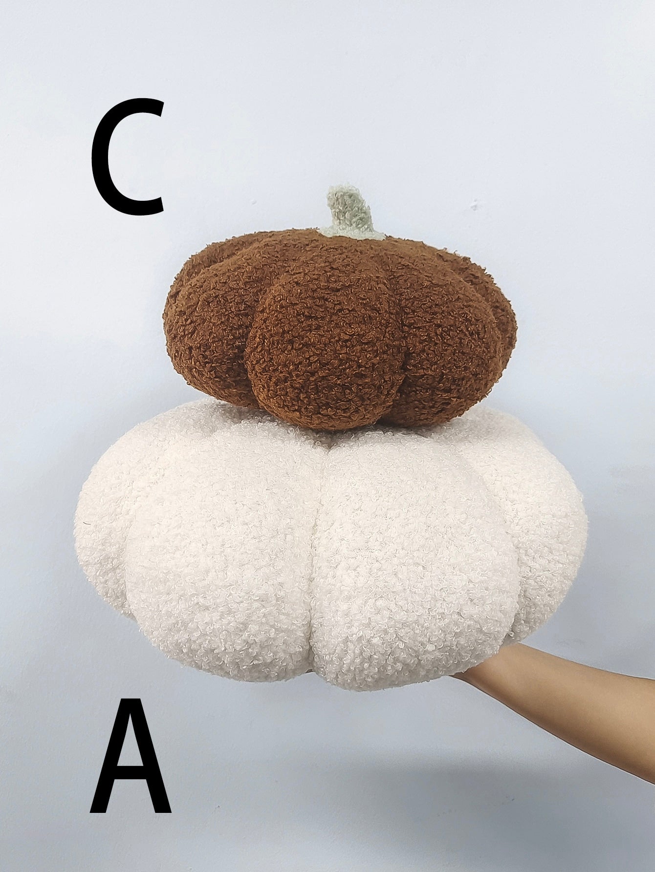 وسادات وبطانيات ديكور