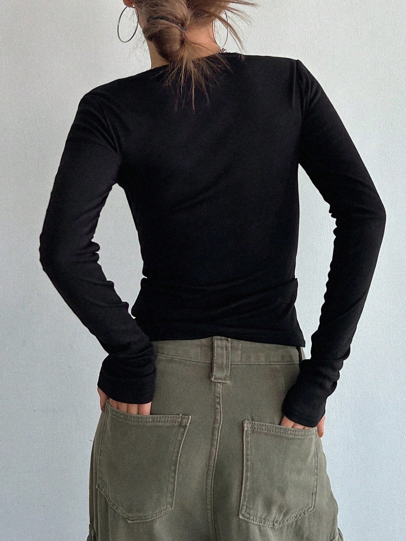 تي شيرت برقبة V غير مطبوعة