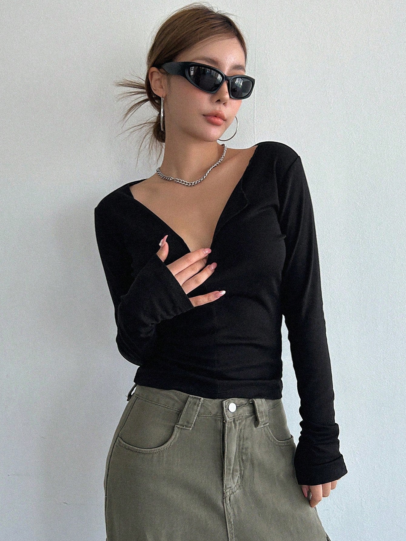 تي شيرت برقبة V غير مطبوعة