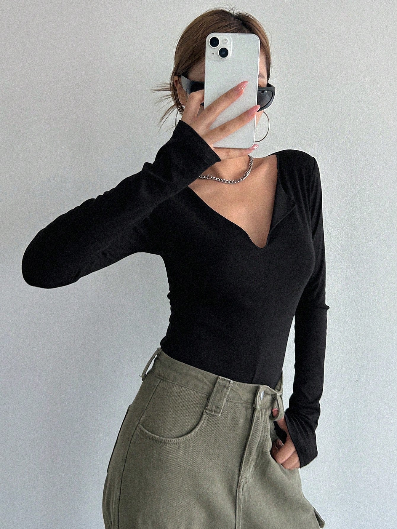 تي شيرت برقبة V غير مطبوعة