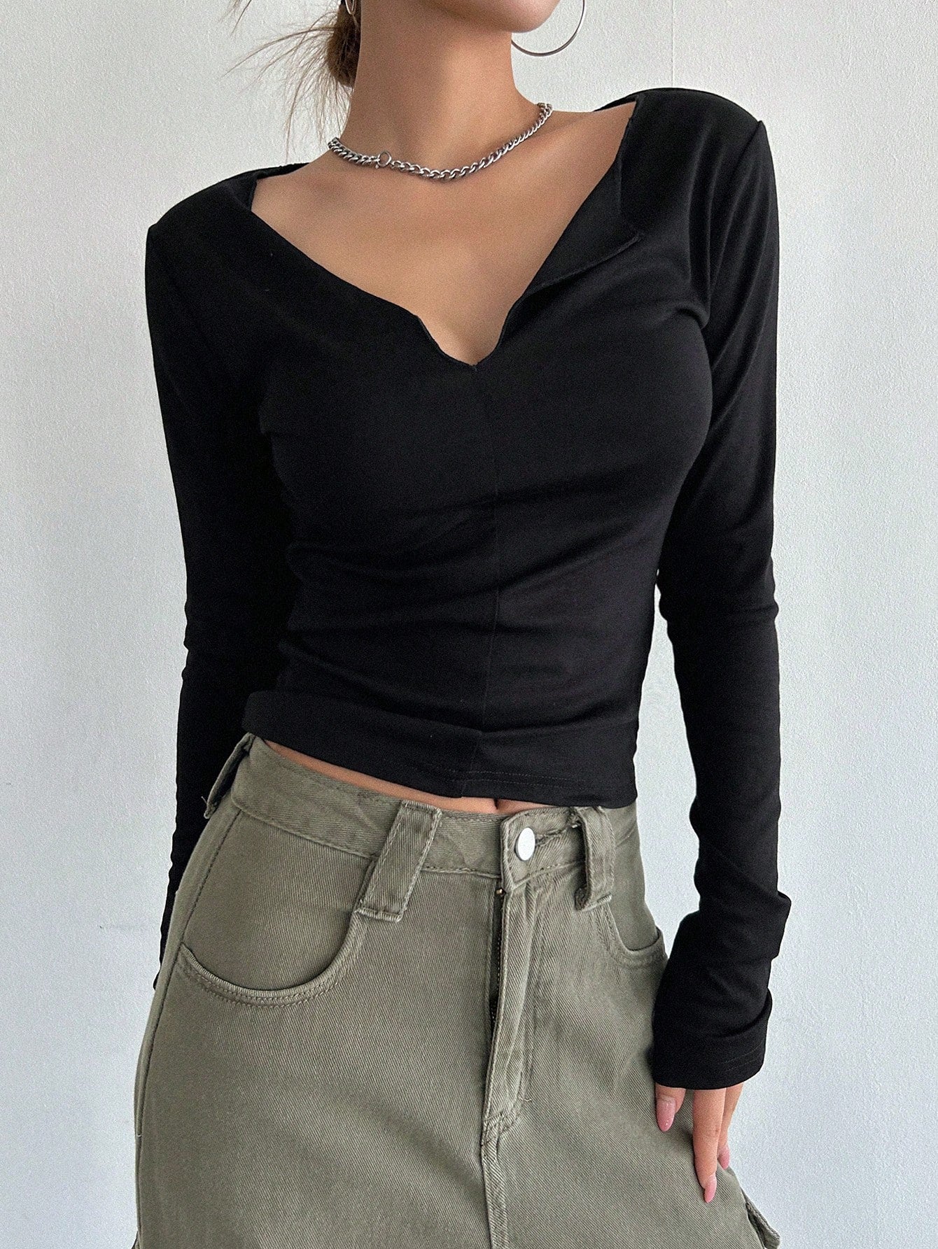 تي شيرت برقبة V غير مطبوعة