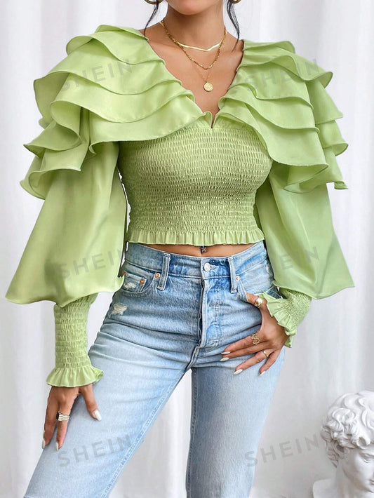 بلوزة موحدة اللون طبقات كشكش كبير مقلم بغرز