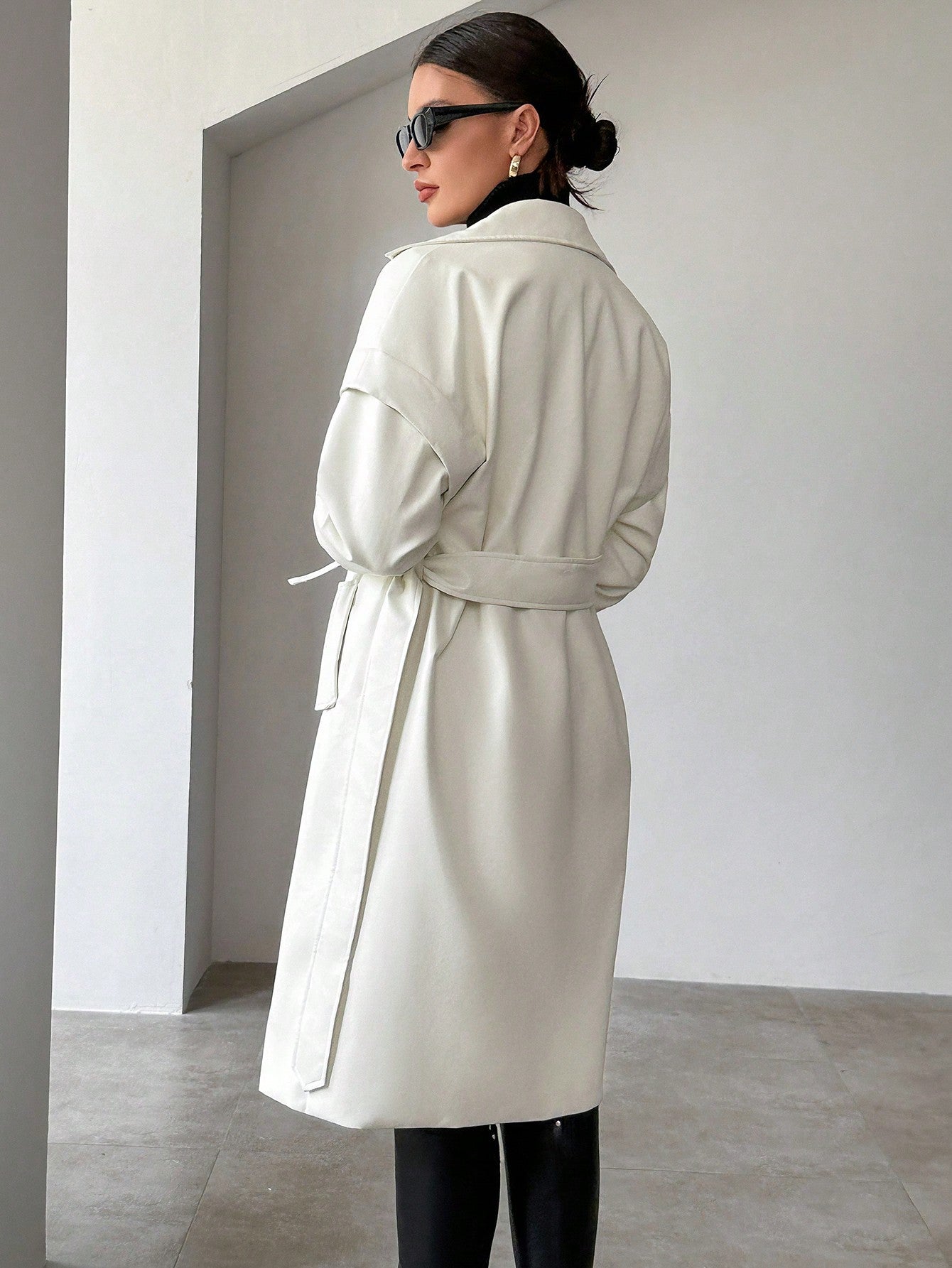 معطف مطر بياقة مطوي مسنن صف ازرار مزدوجة حزام