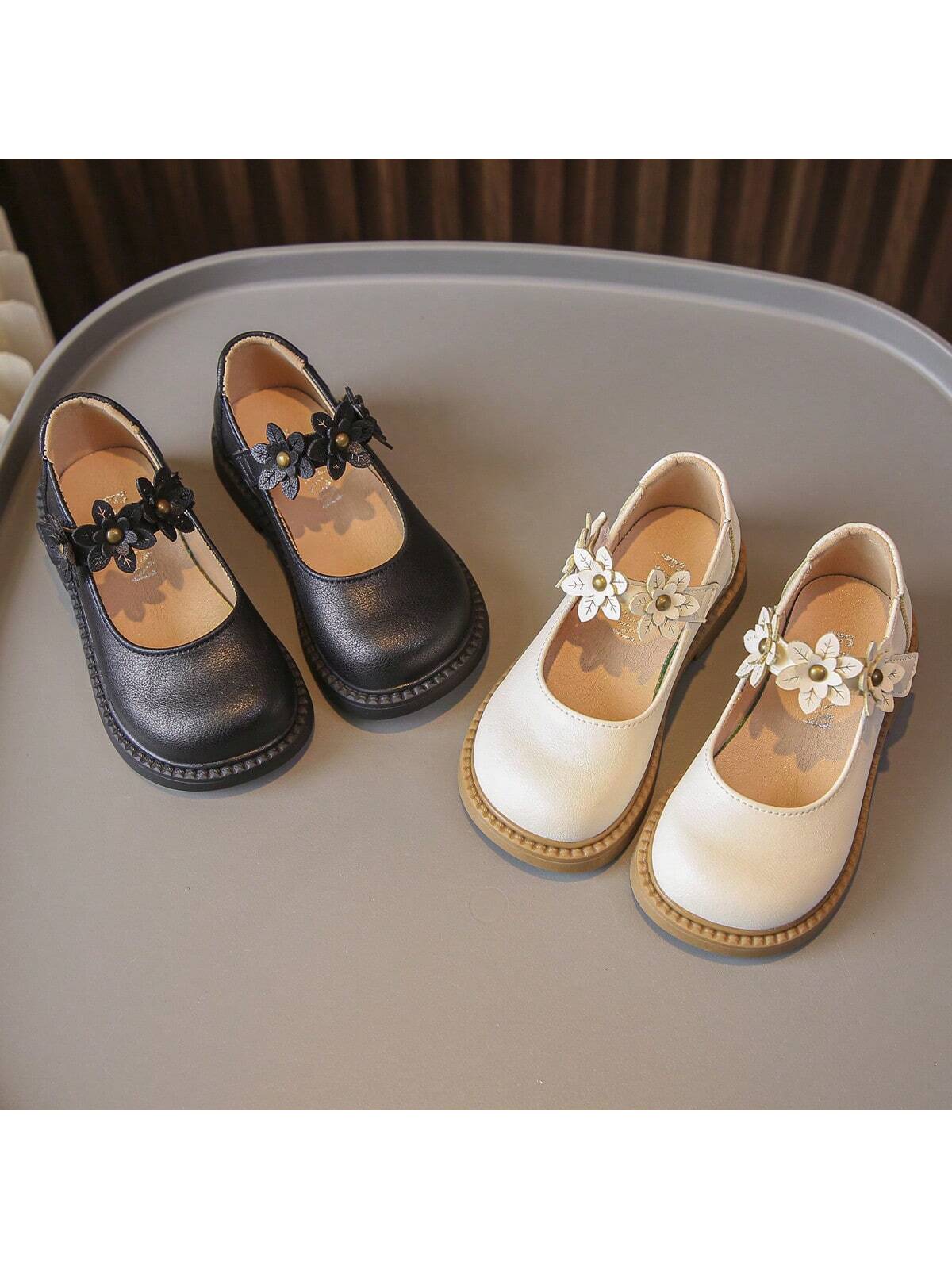 حذاء جلدي نسائي مسطح ذو حزام مزخرف بأزهار جذابة - يمكن ارتداؤه طوال الأربعة فصول - مانع للإنزلاق